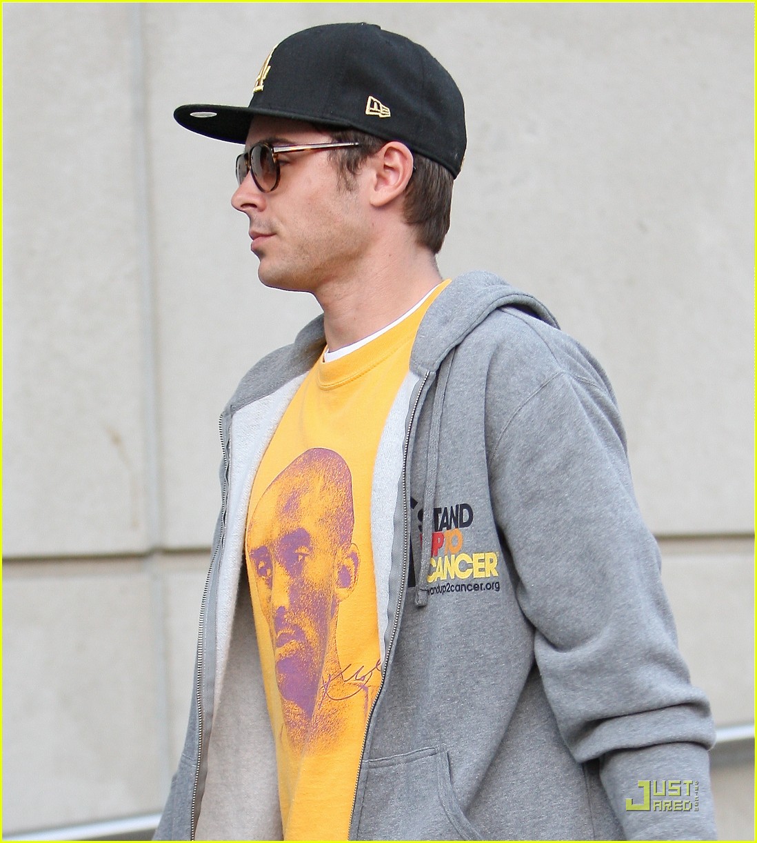 zac efron lakers stand up cancer 10