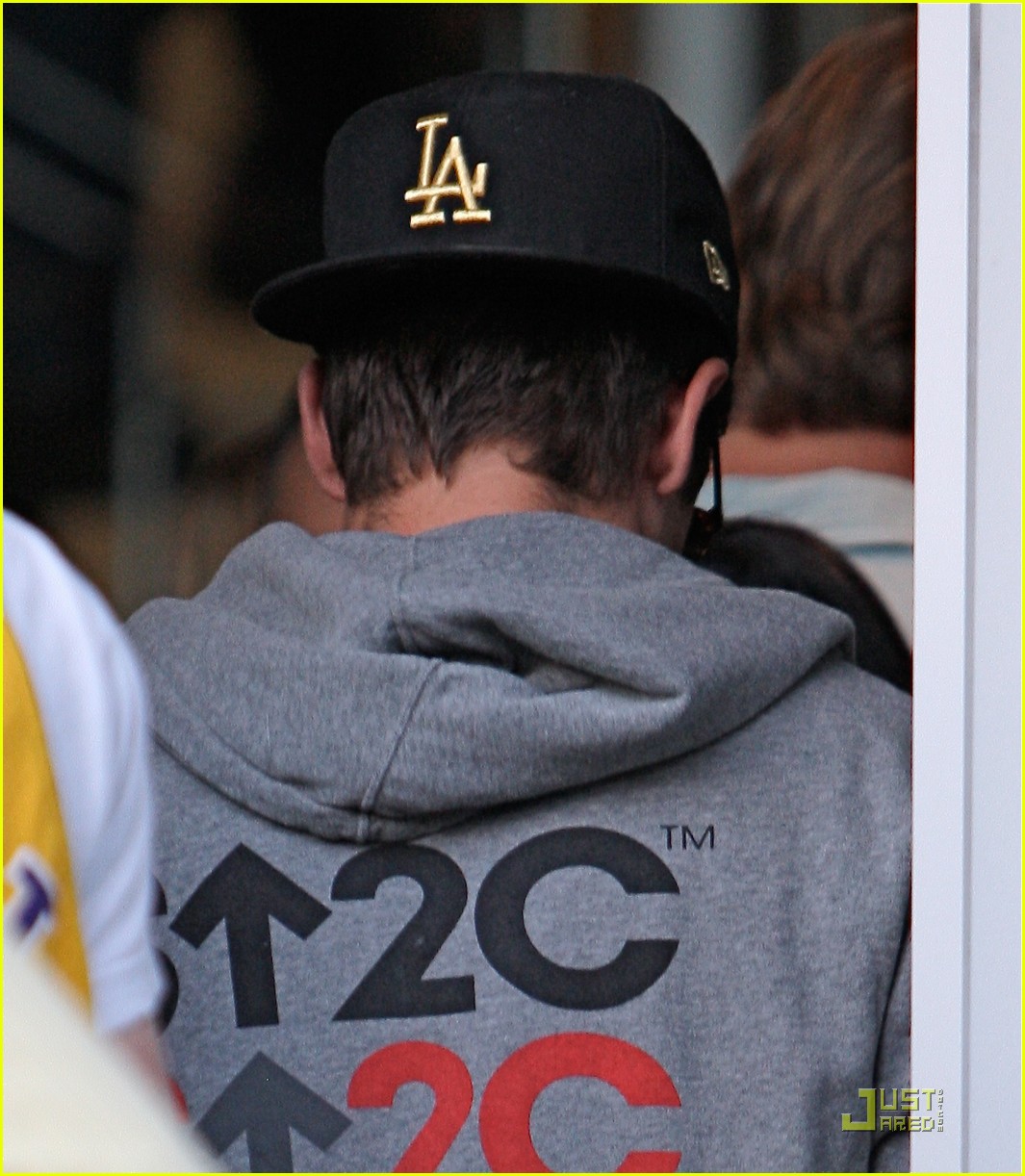 zac efron lakers stand up cancer 13