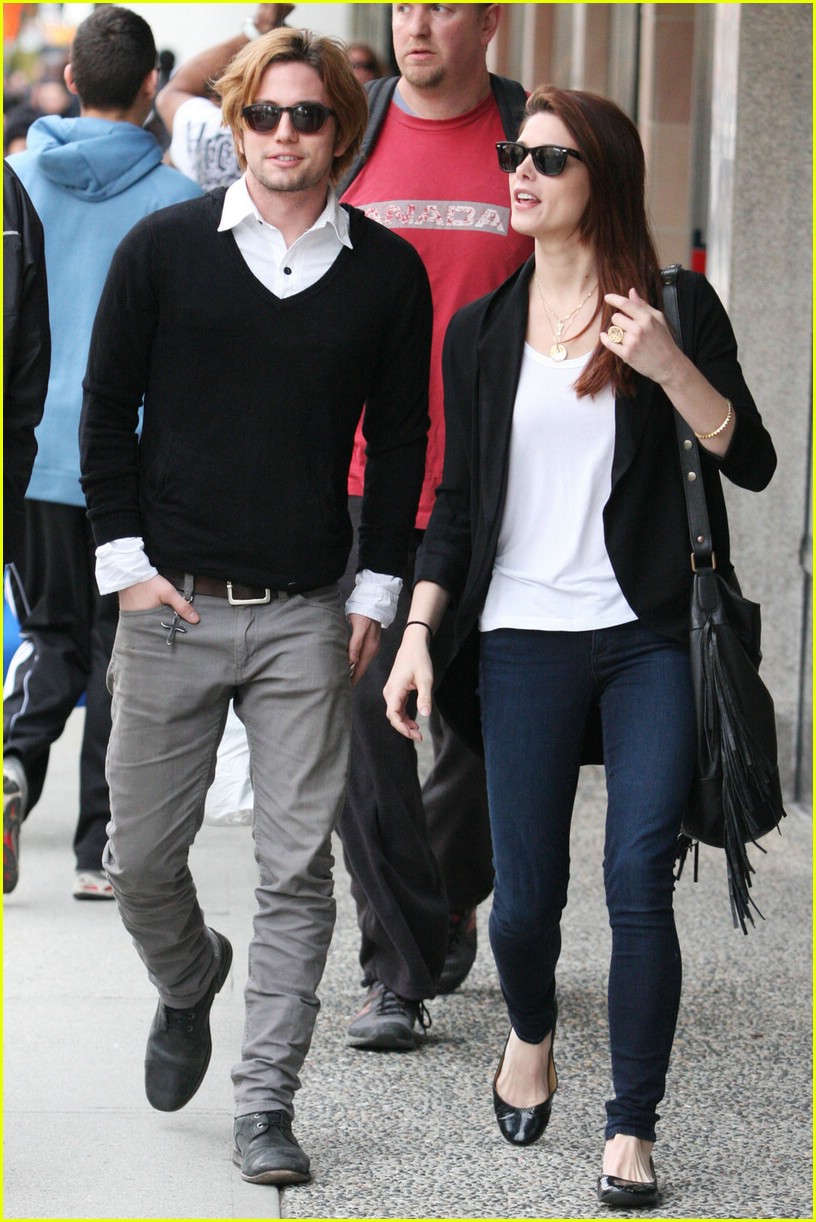 Ashley Greene & Jackson Rathbone: Cactus Club Couple Photo 413971