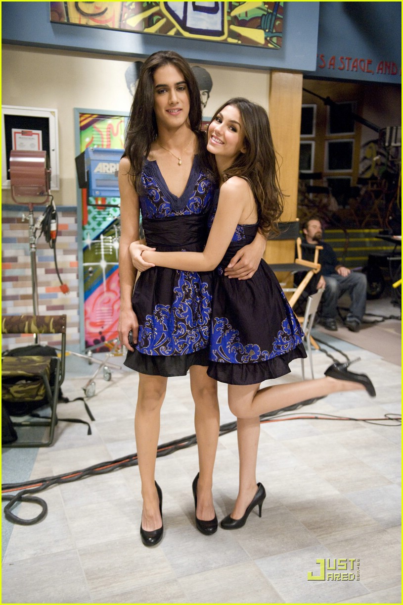 Victorious Tori Vega  Victoria justice outfits, Victoria justice, Tori vega