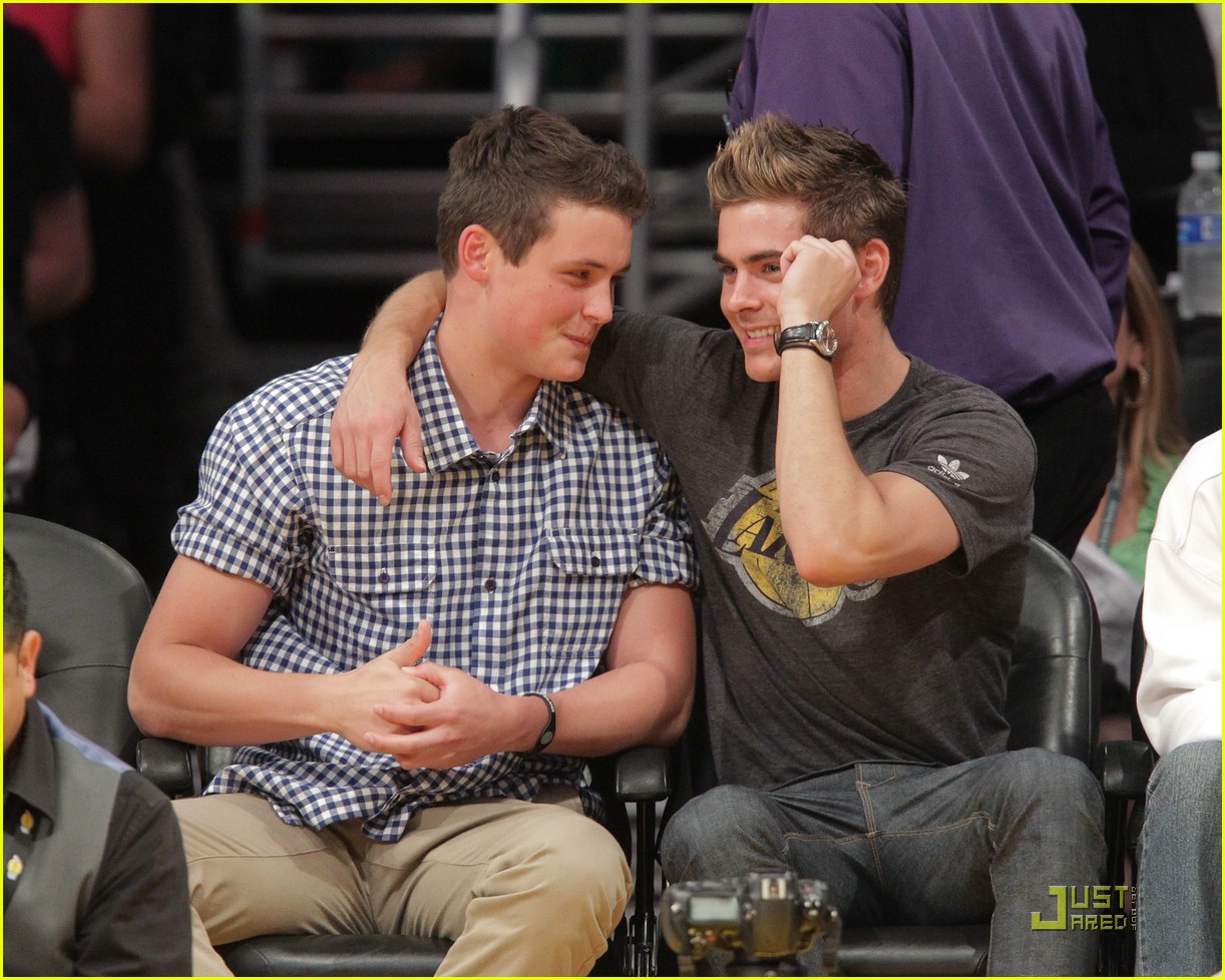 zac efron dylan lakers 04