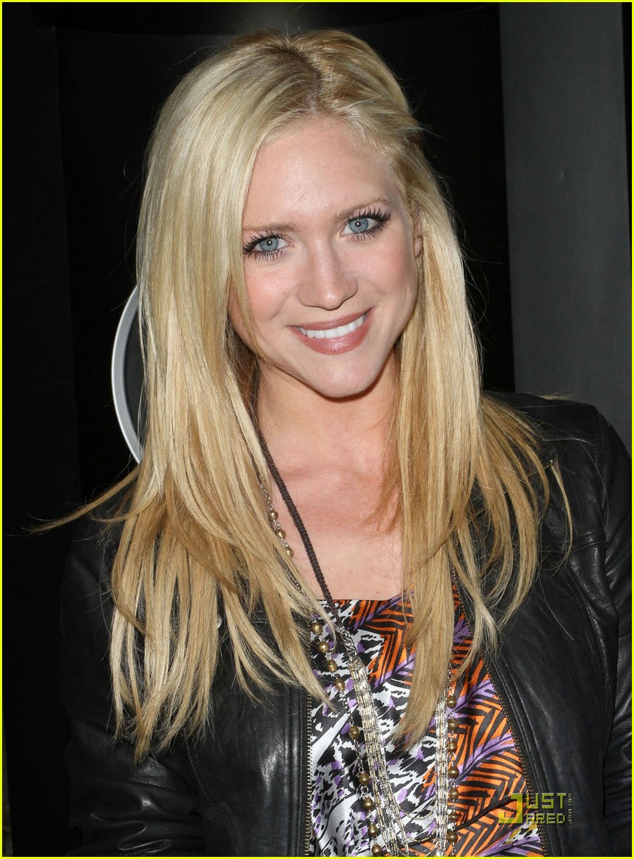 brittany snow fairytale show 03