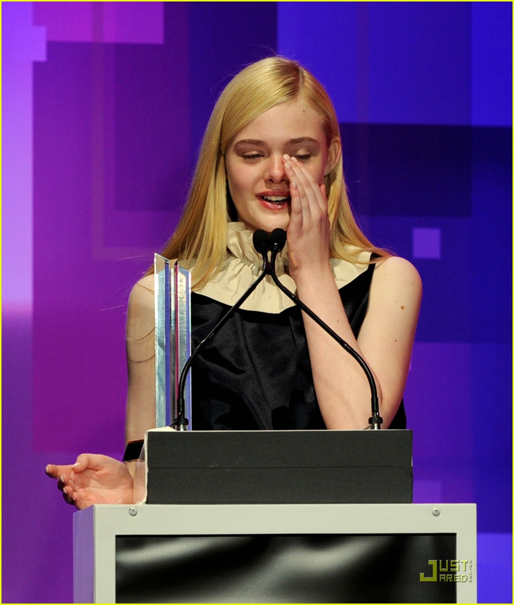 elle fanning young hollywood awards 03