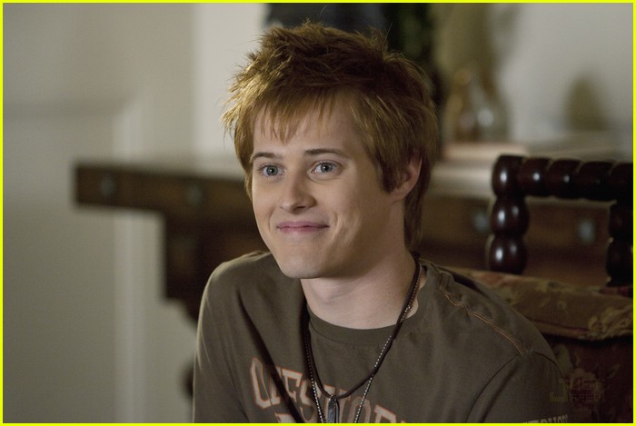 lucas grabeel switched birth 04