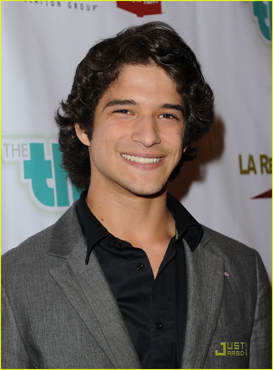 crystal reed tyler posey thirst 09