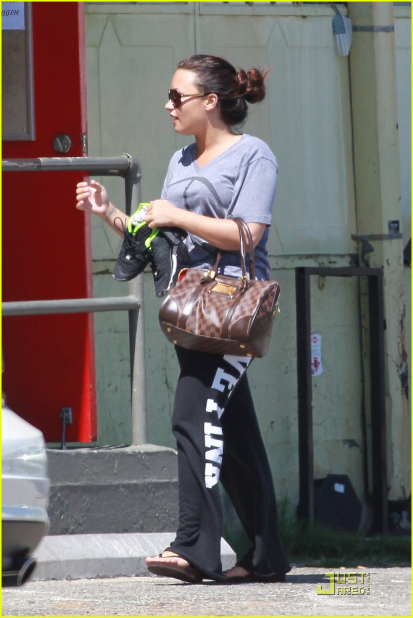 demi lovato after gym 06