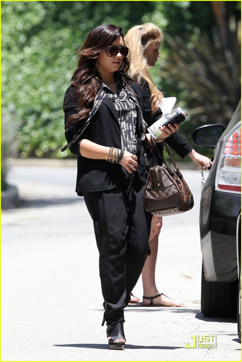 demi lovato lunchtime lady 12