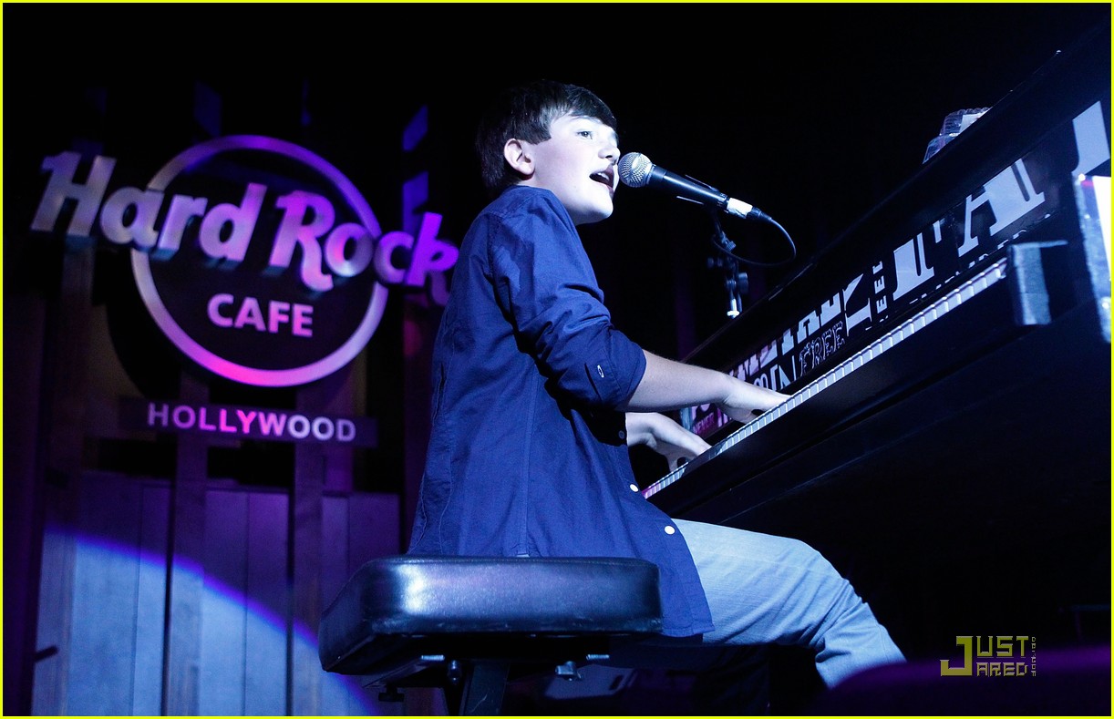 greyson chance hh listening party 06