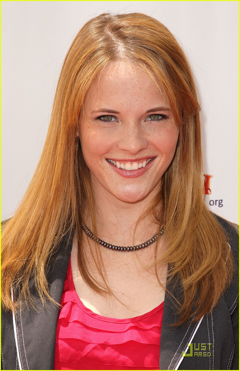 katie leclerc give back hollywood 03