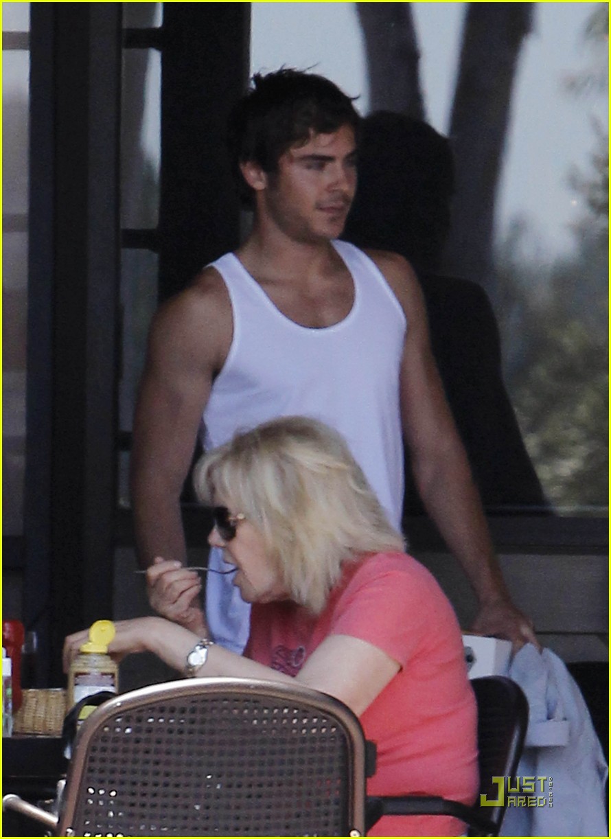 zac efron lunch fans 01