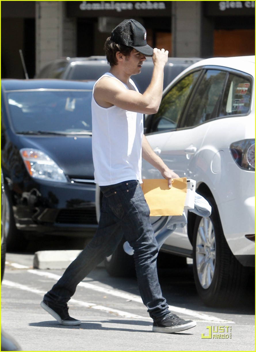 zac efron lunch fans 10