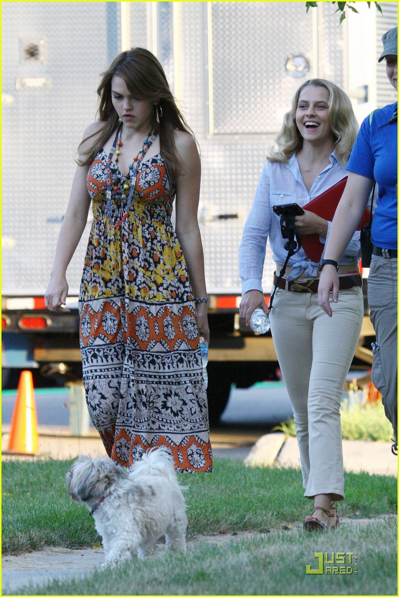 Aimee Teegarden And Teresa Palmer Go Awol Photo 426459 Photo Gallery Just Jared Jr 1431