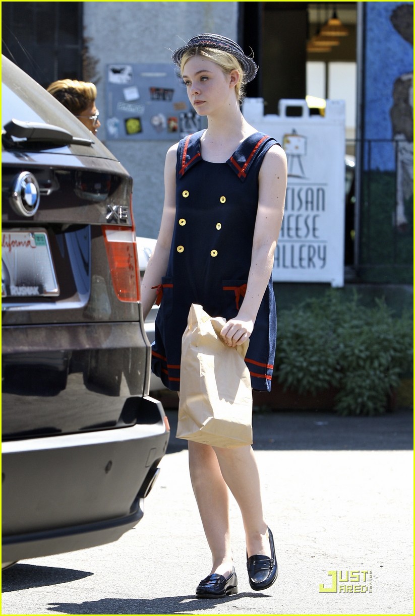 elle fanning cheese 05