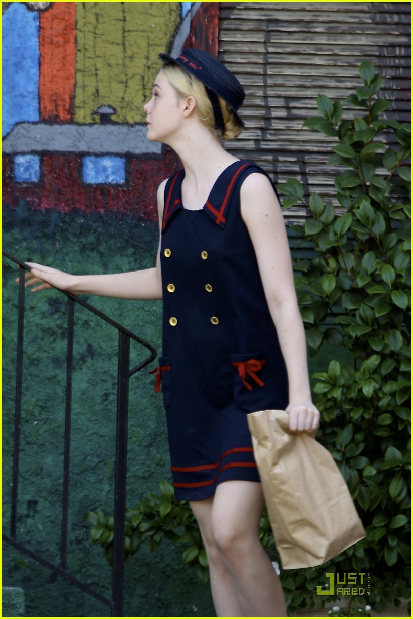 elle fanning cheese 10