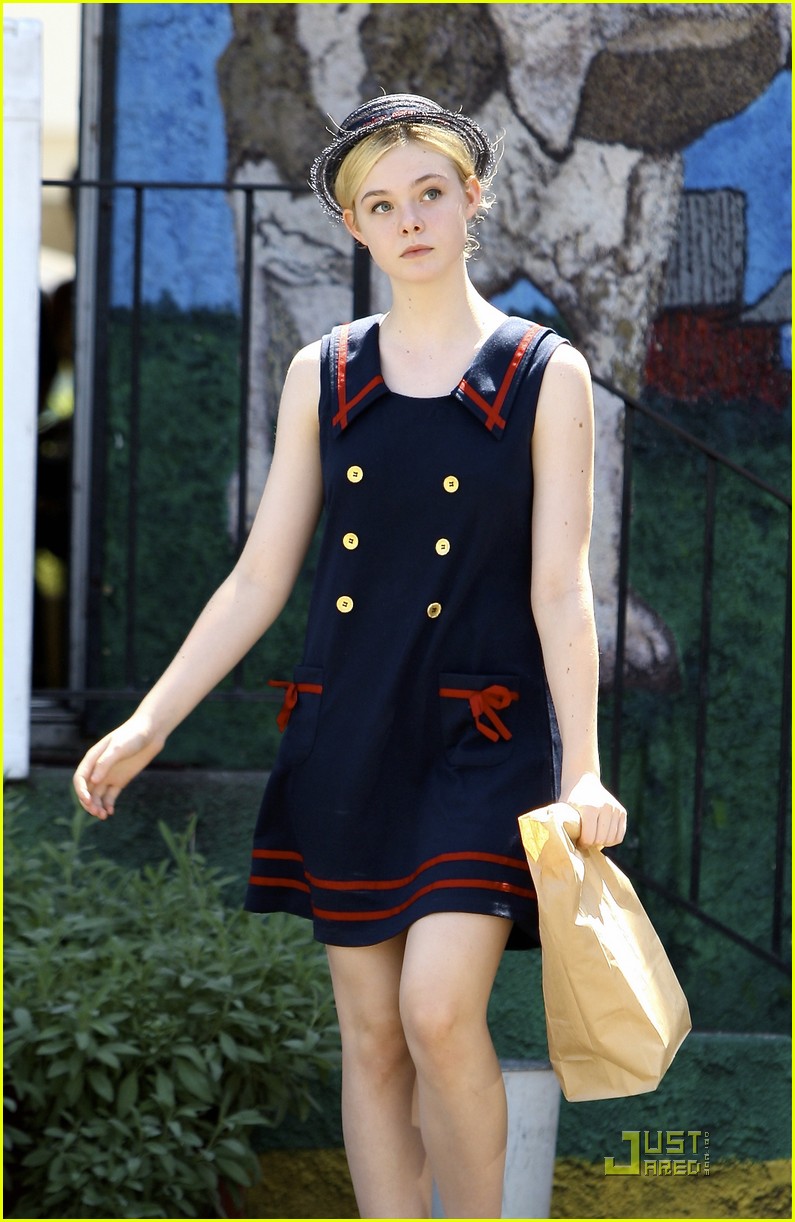 elle fanning cheese 12