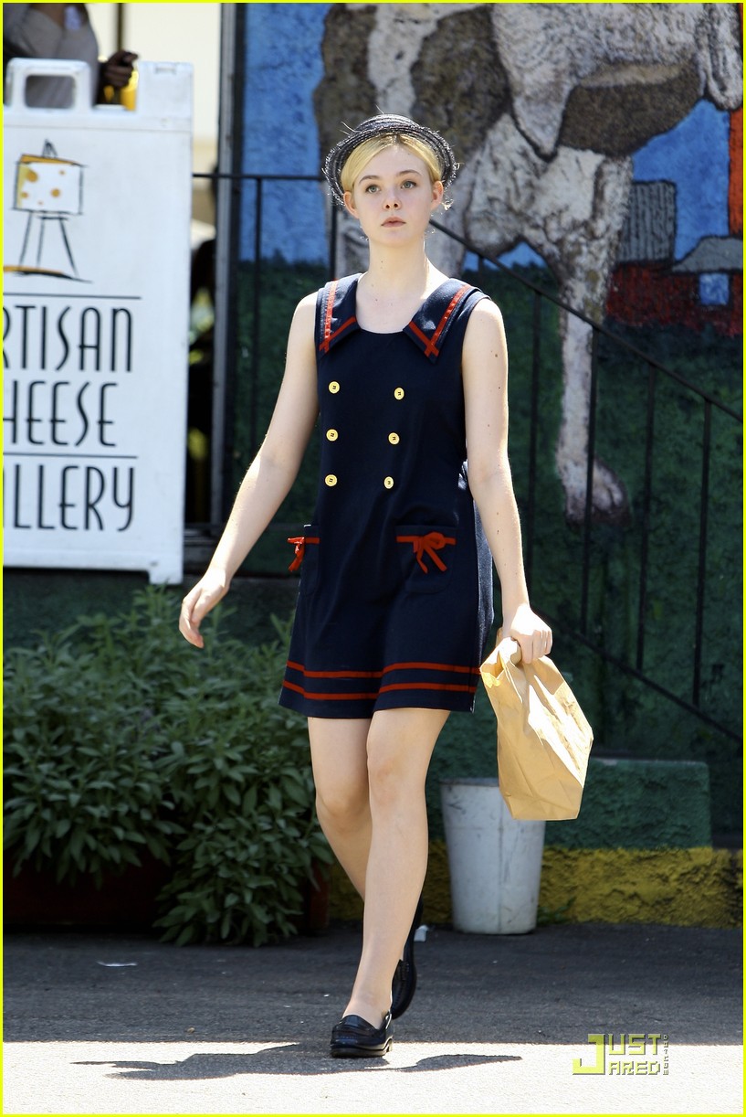 elle fanning cheese 14
