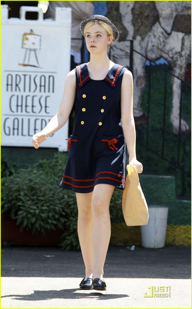 elle fanning cheese 16