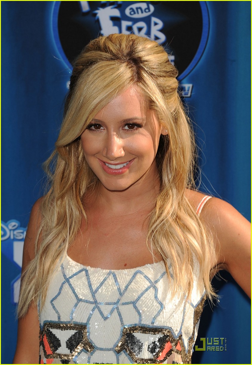 ashley tisdale phineas and ferb premiere 04