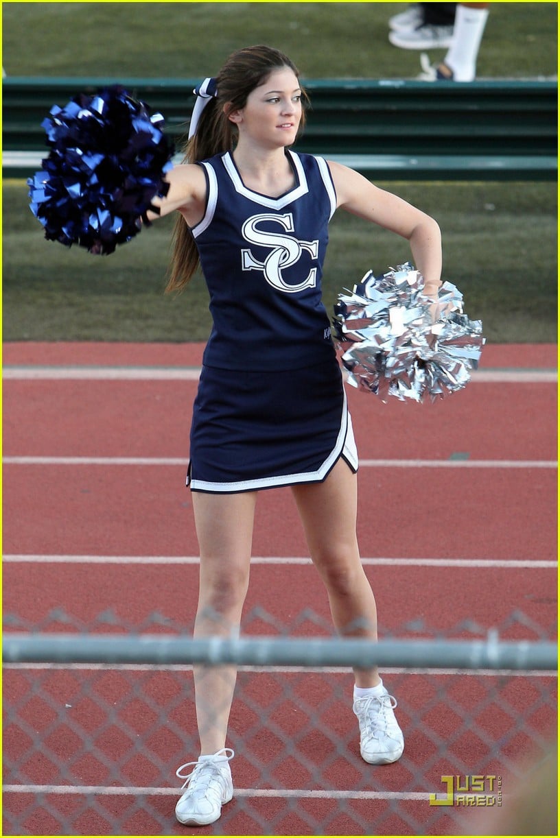 kendall kylie jenner cheer 01