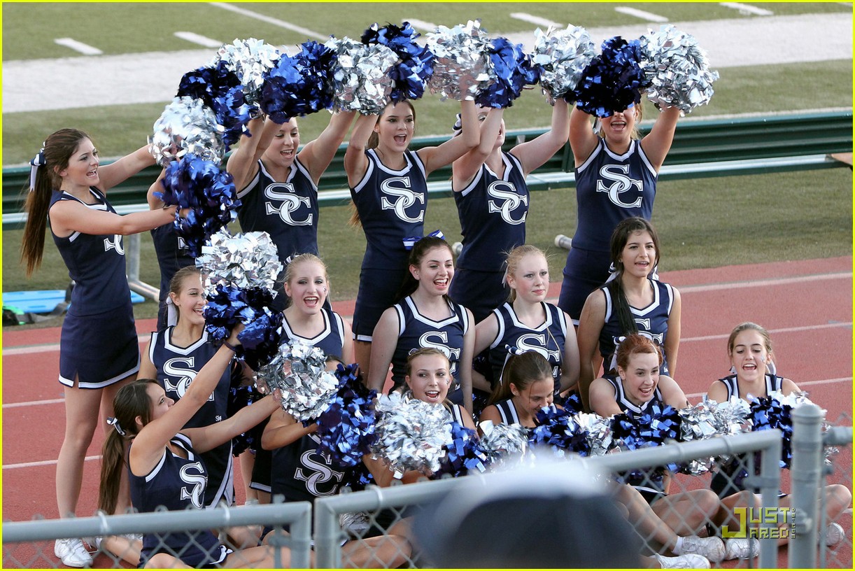 kendall kylie jenner cheer 02