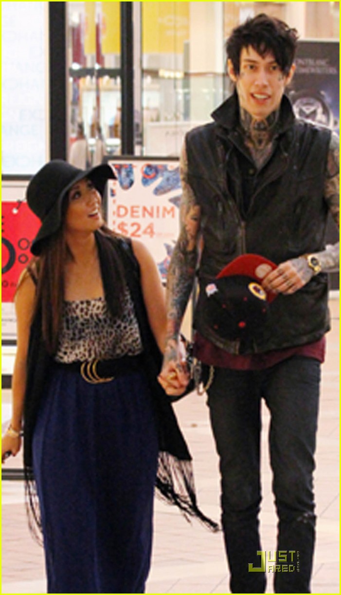 brenda song holds hands trace 04