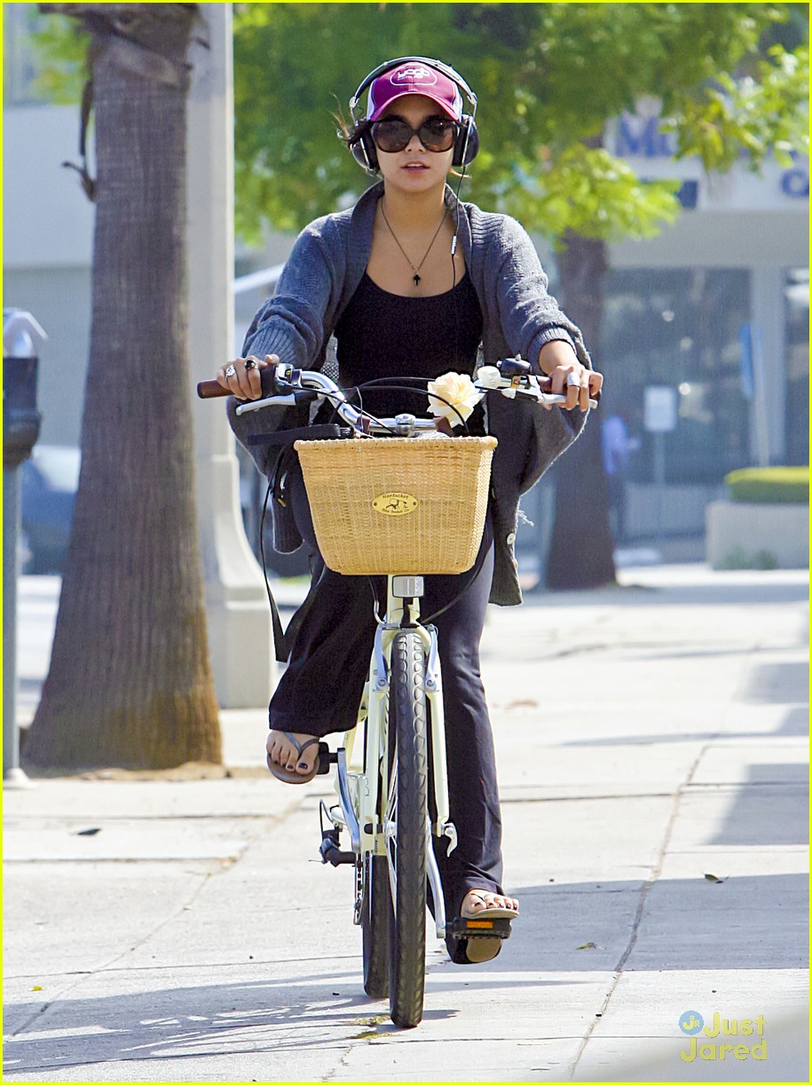vanessa hudgens cycle workout 01