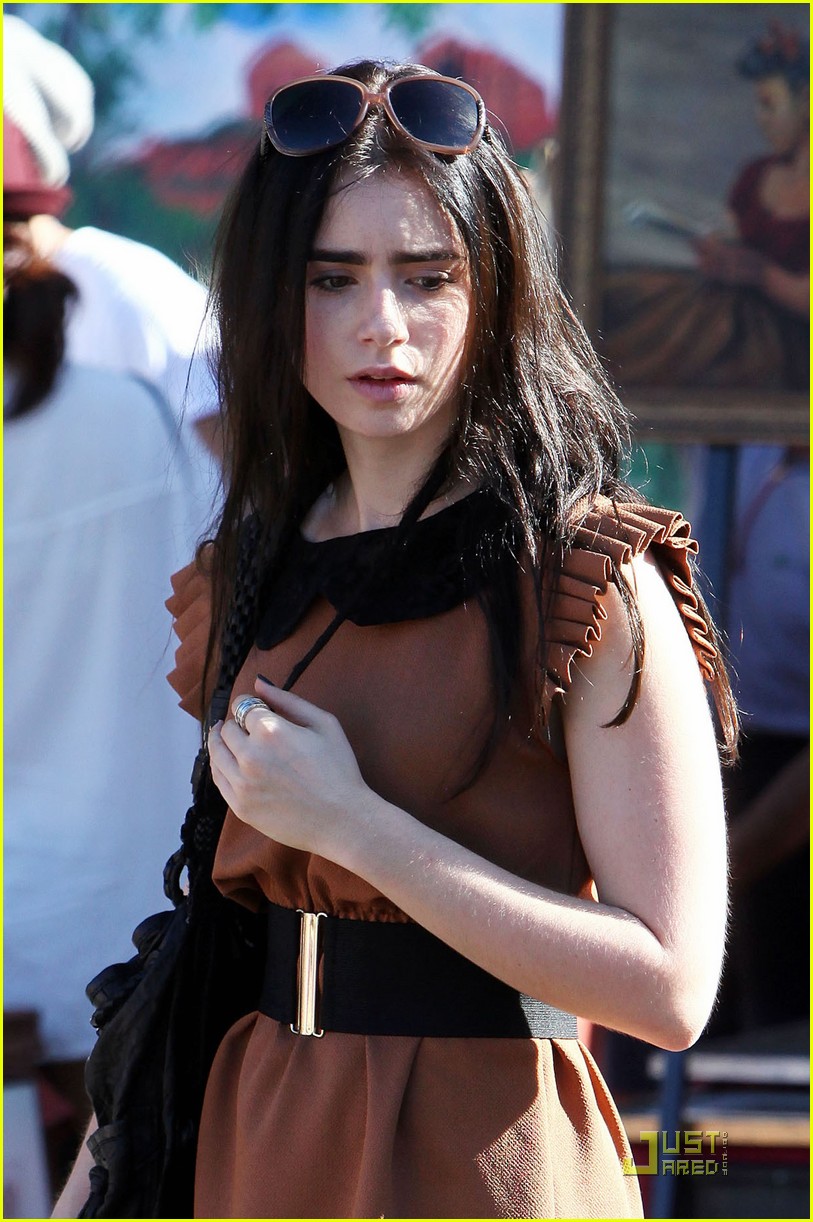 lily collins shopping mom 02