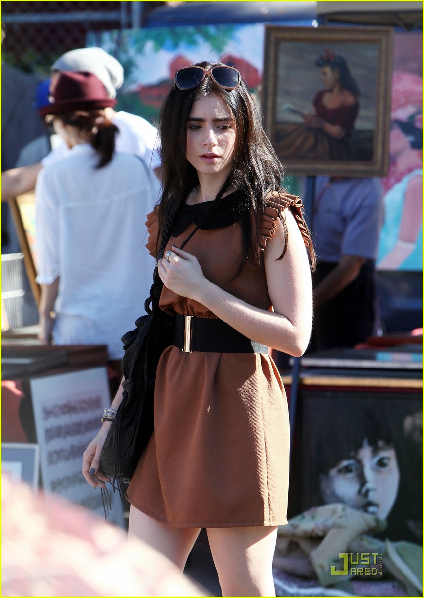 lily collins shopping mom 06