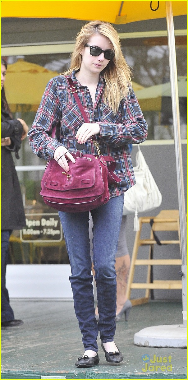 emma roberts grocery stop 03