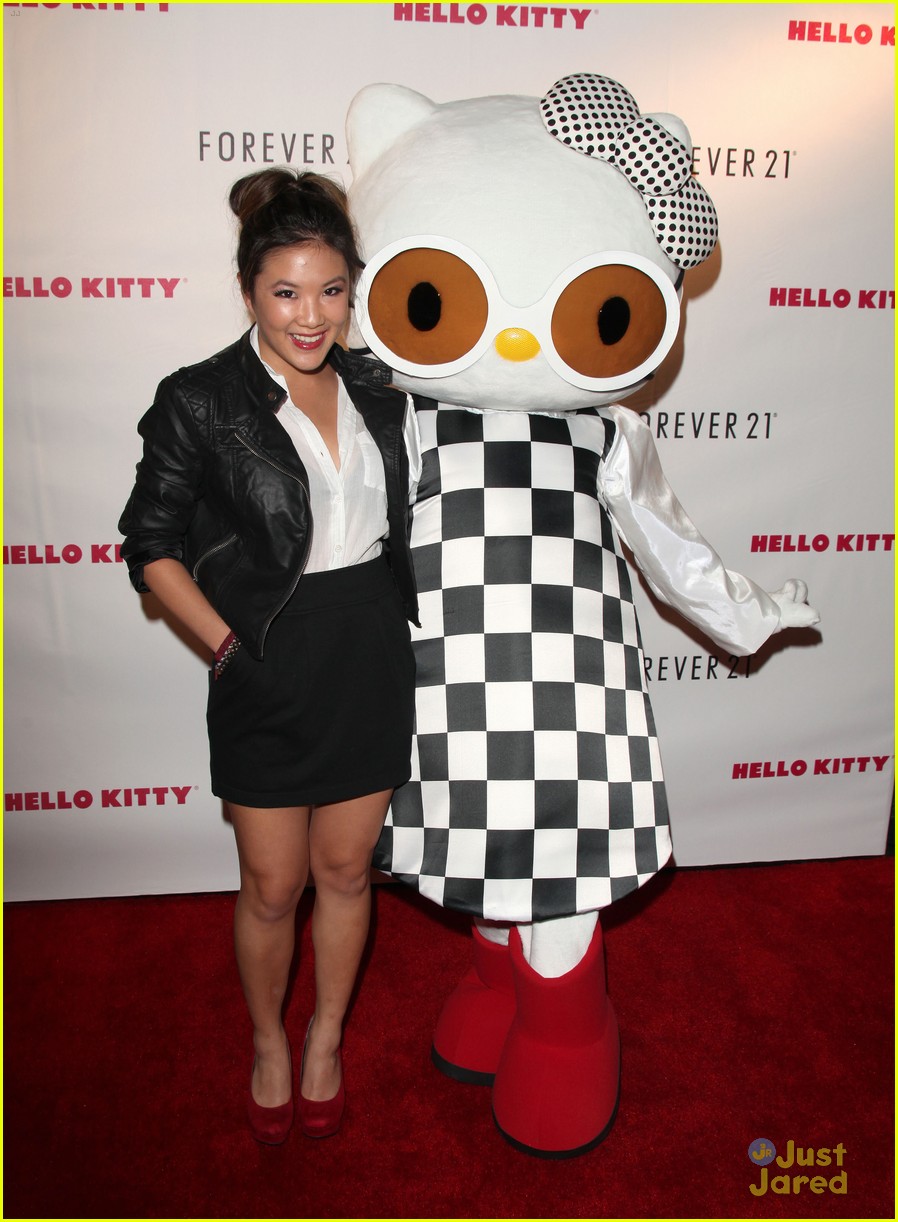 kendall kylie jenner hello kitty 02
