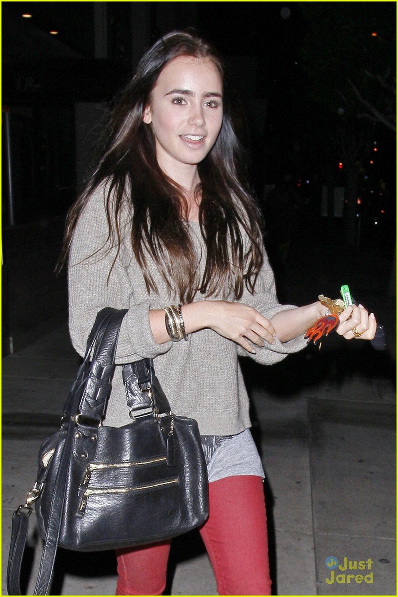 lily collins newsroom cafe 01