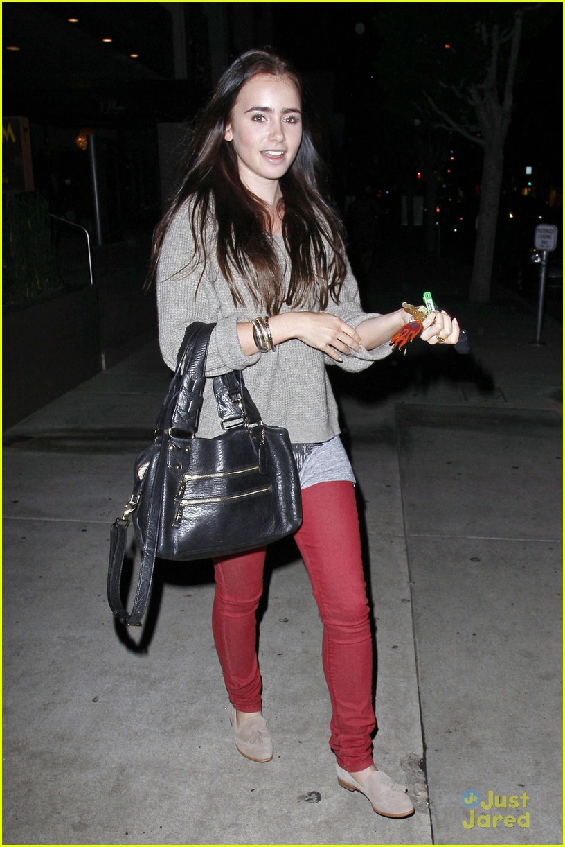 lily collins newsroom cafe 04