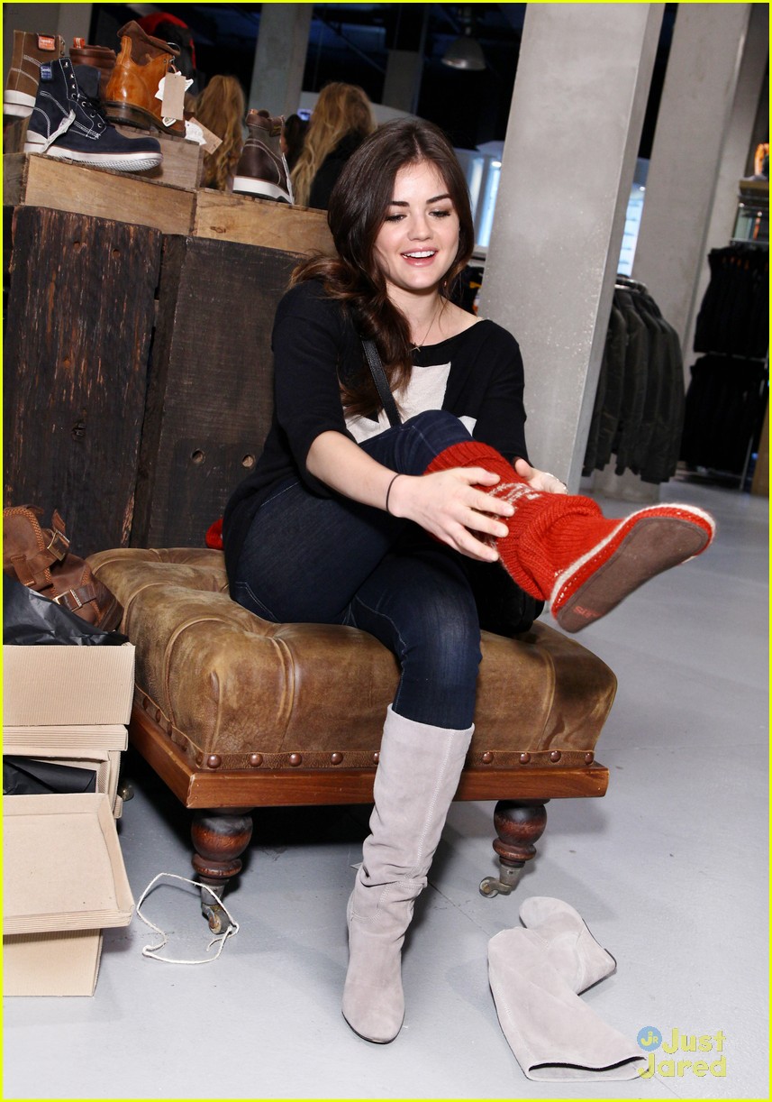 lucy hale superdry shopper 01