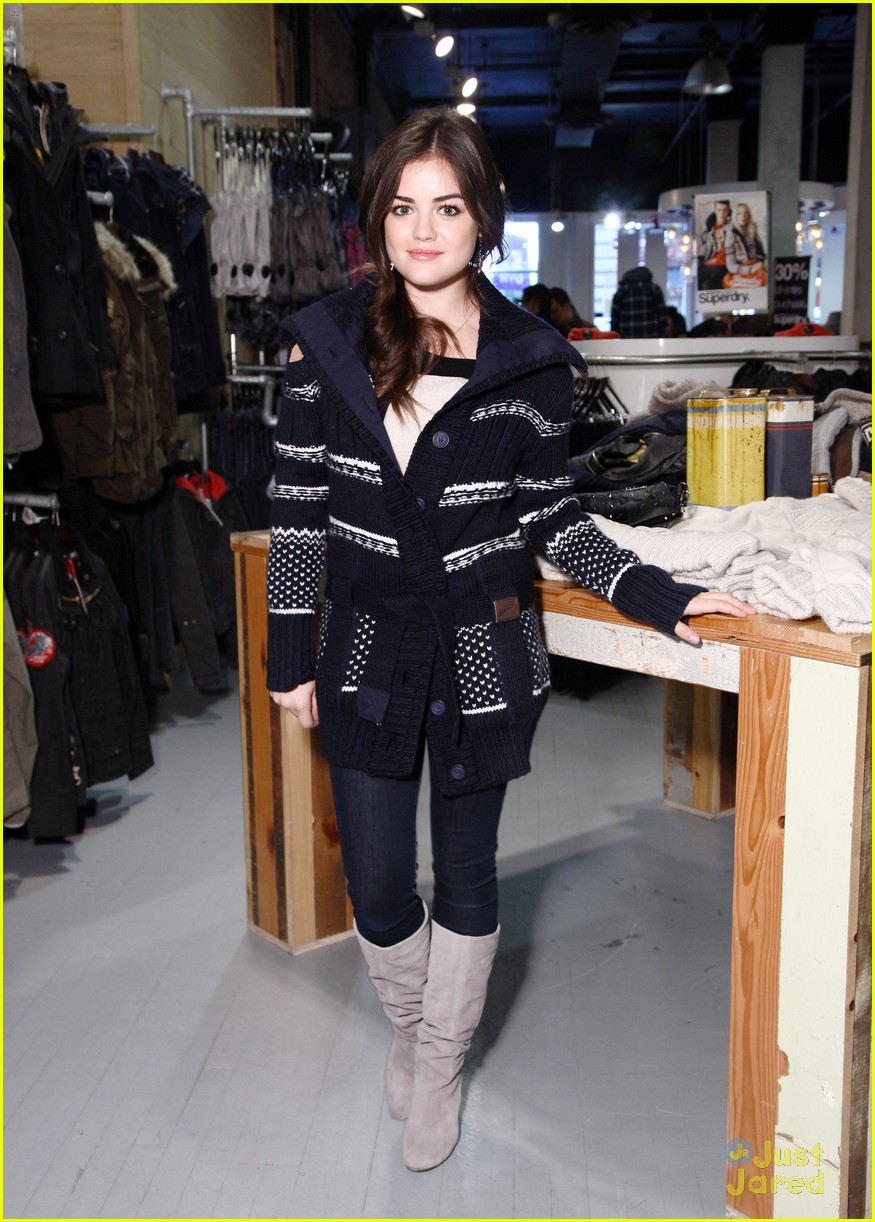 lucy hale superdry shopper 04
