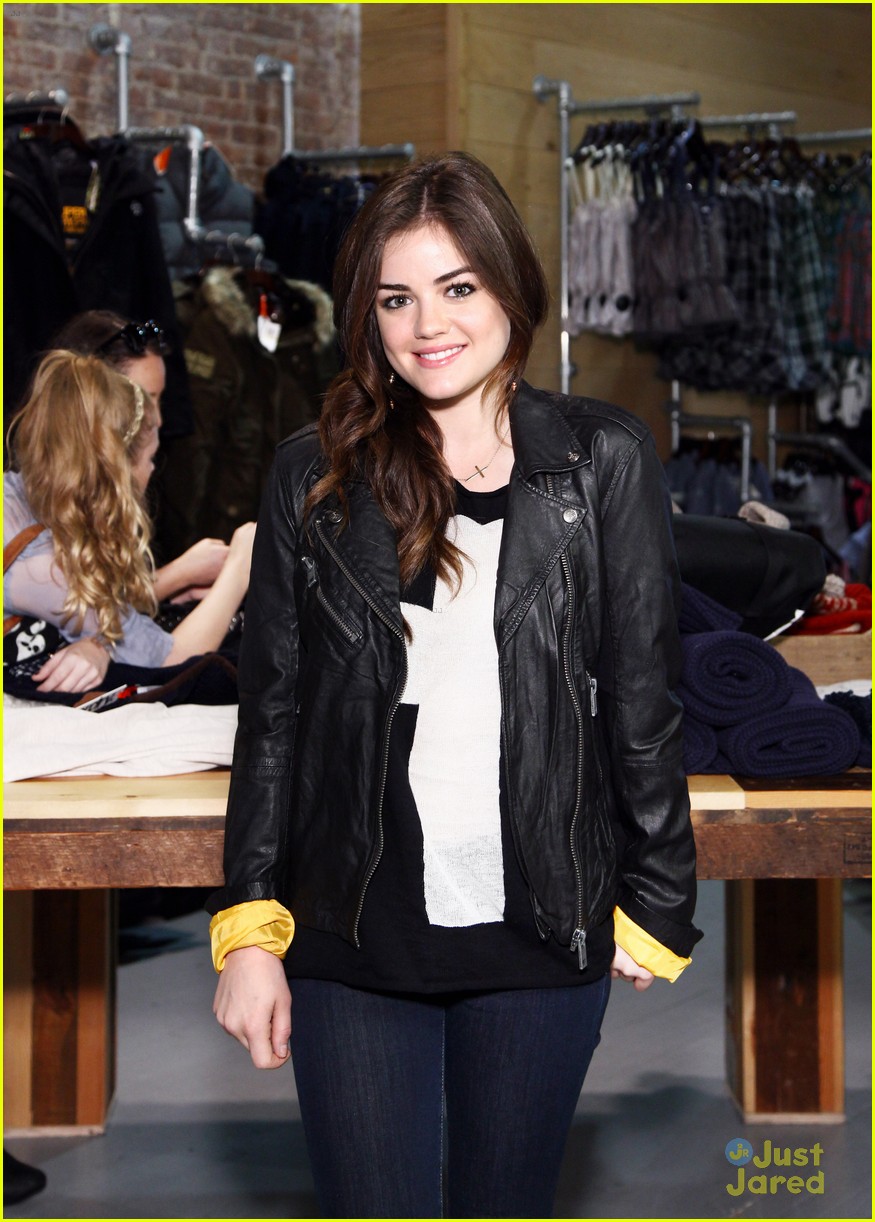 lucy hale superdry shopper 06