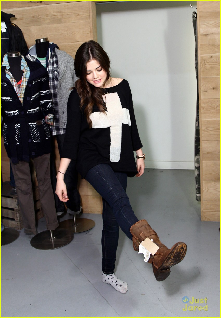 lucy hale superdry shopper 09