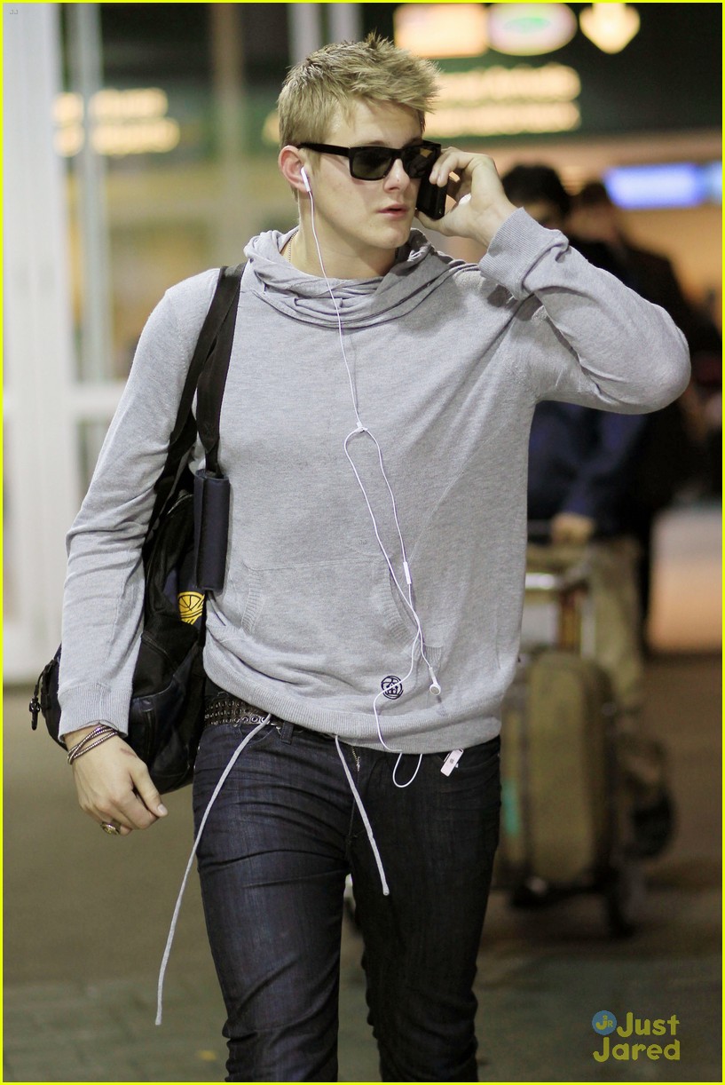 alexander ludwig airport arrival 08