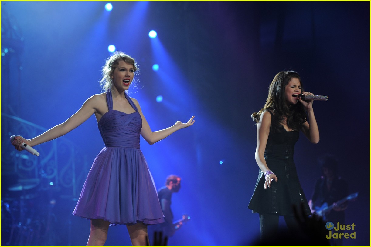 Taylor Swift Duet With Selena Gomez And James Taylor Photo 449451 Photo Gallery Just Jared Jr 