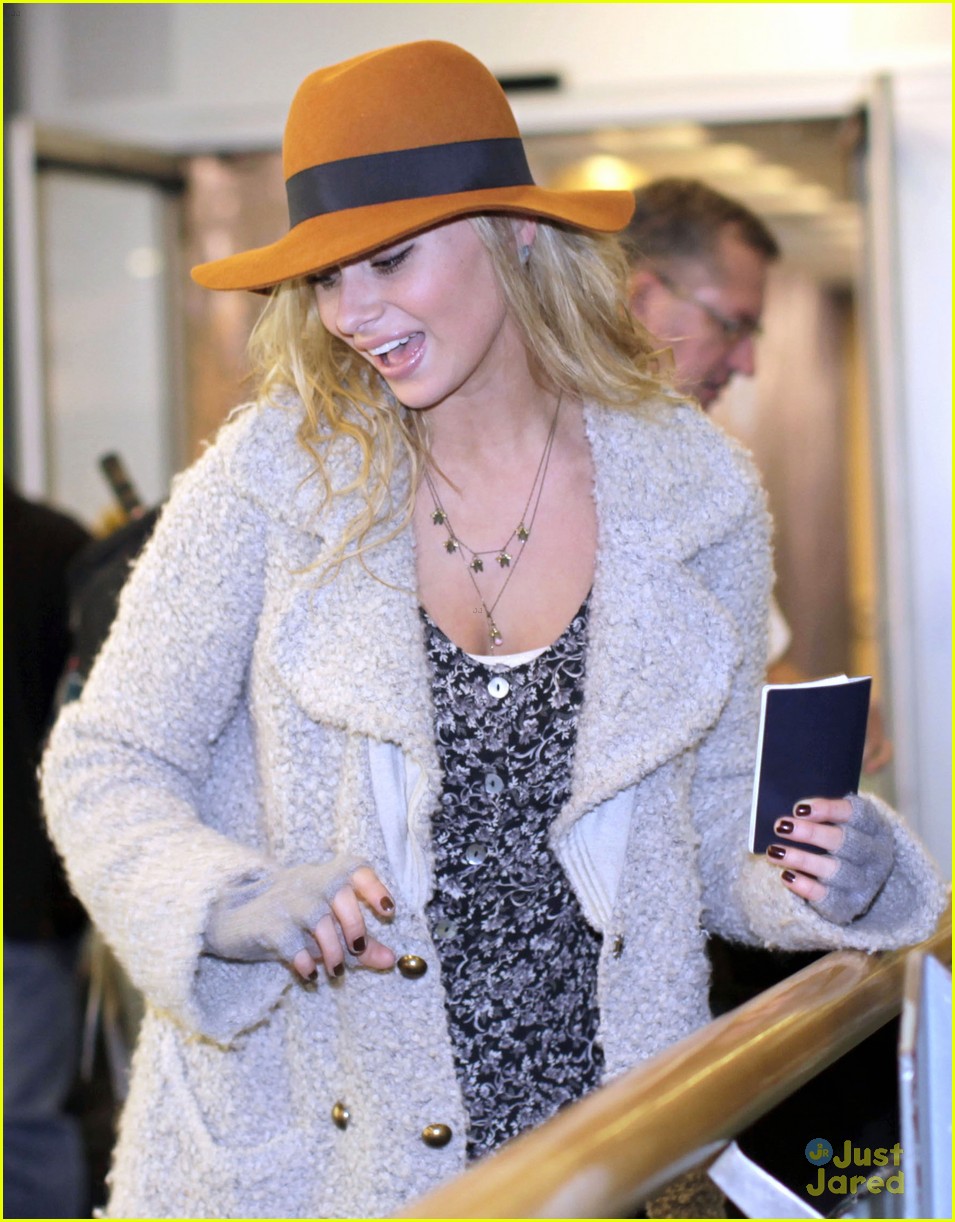 aly michalka vancouver arrival 01