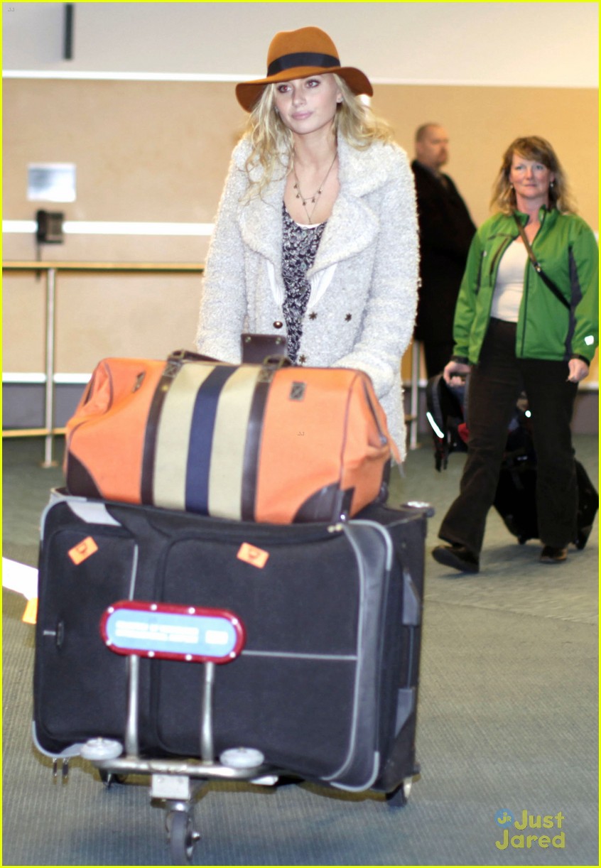 aly michalka vancouver arrival 02