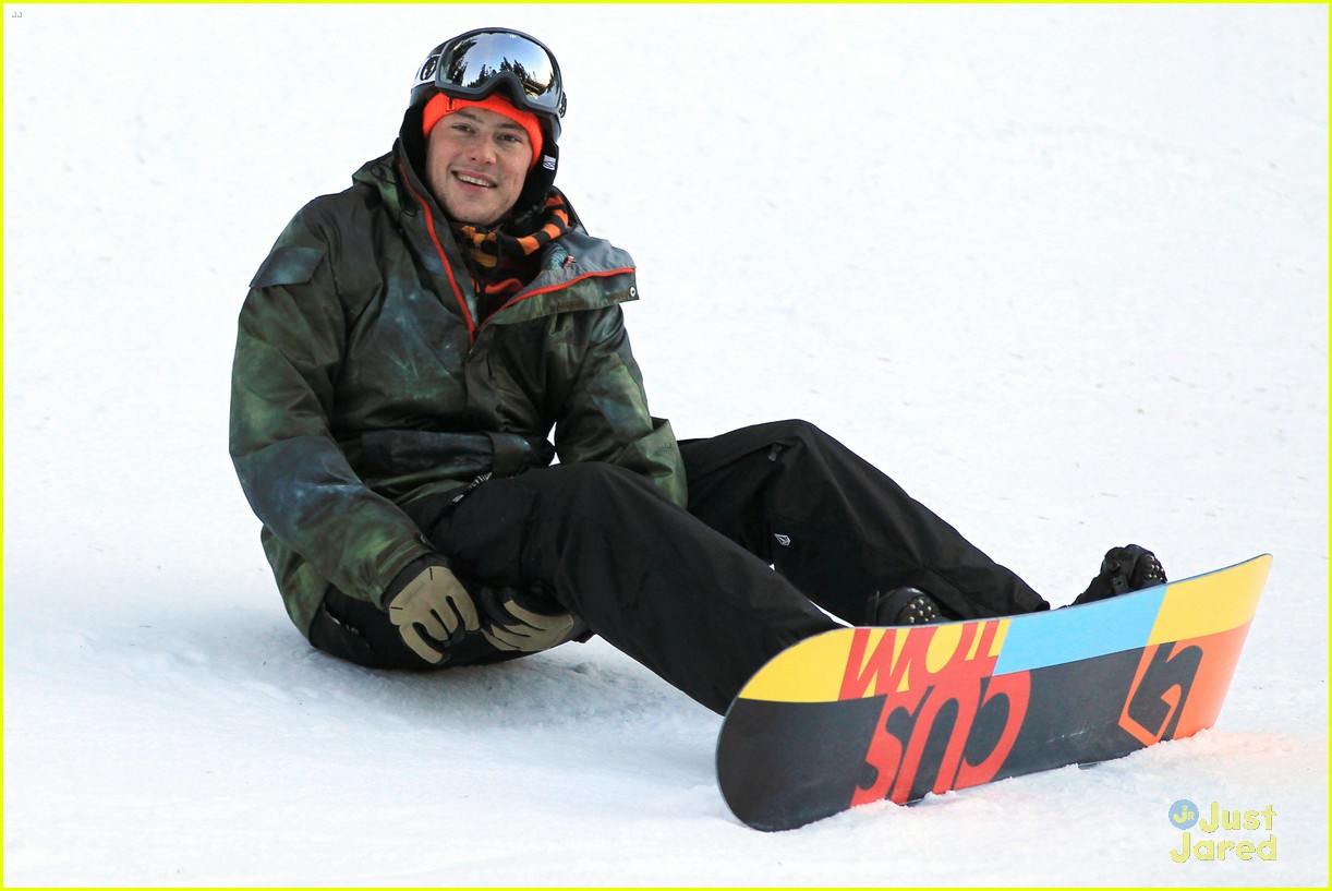 cory monteith snowboarding 01