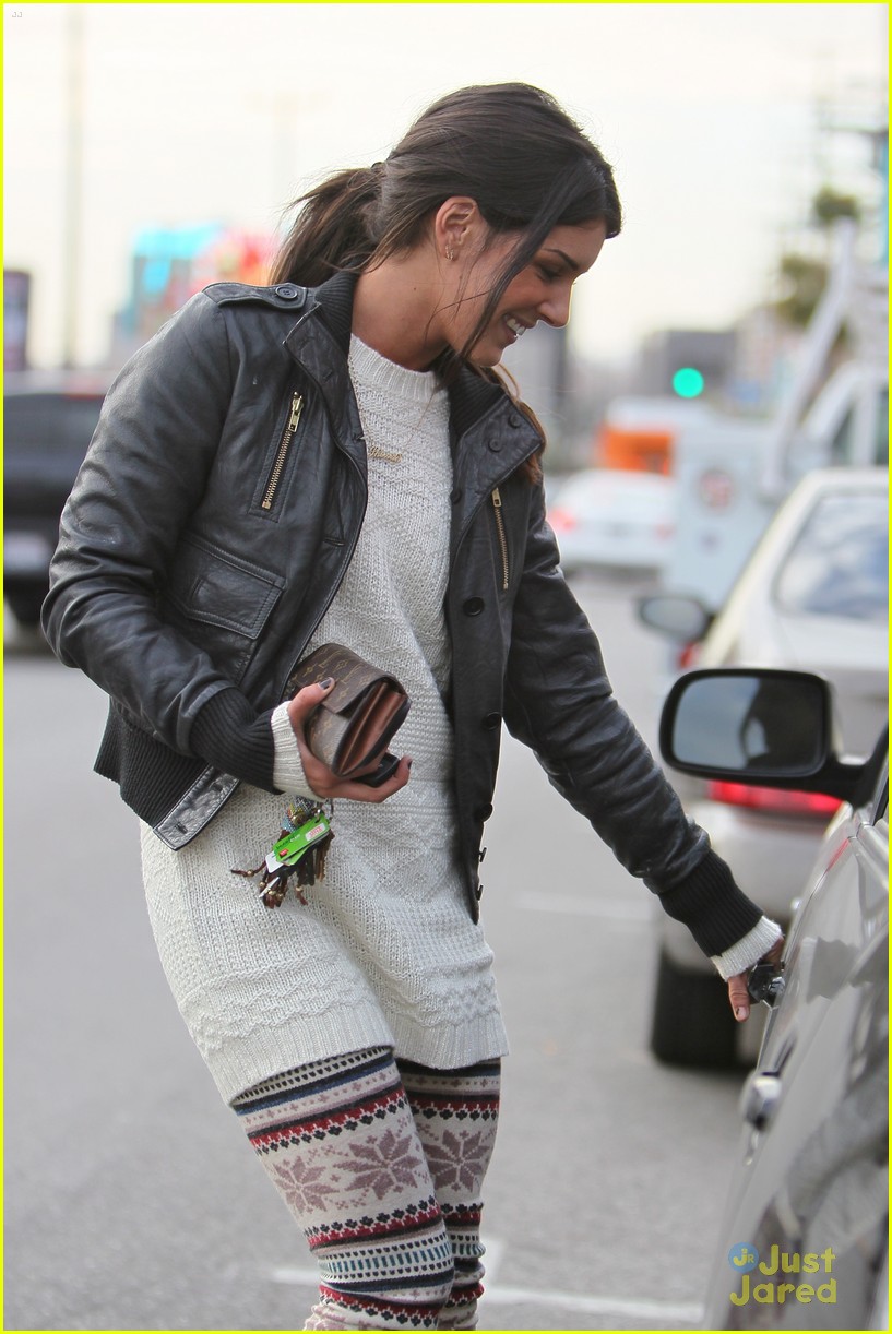shenae grimes toast lunch 01