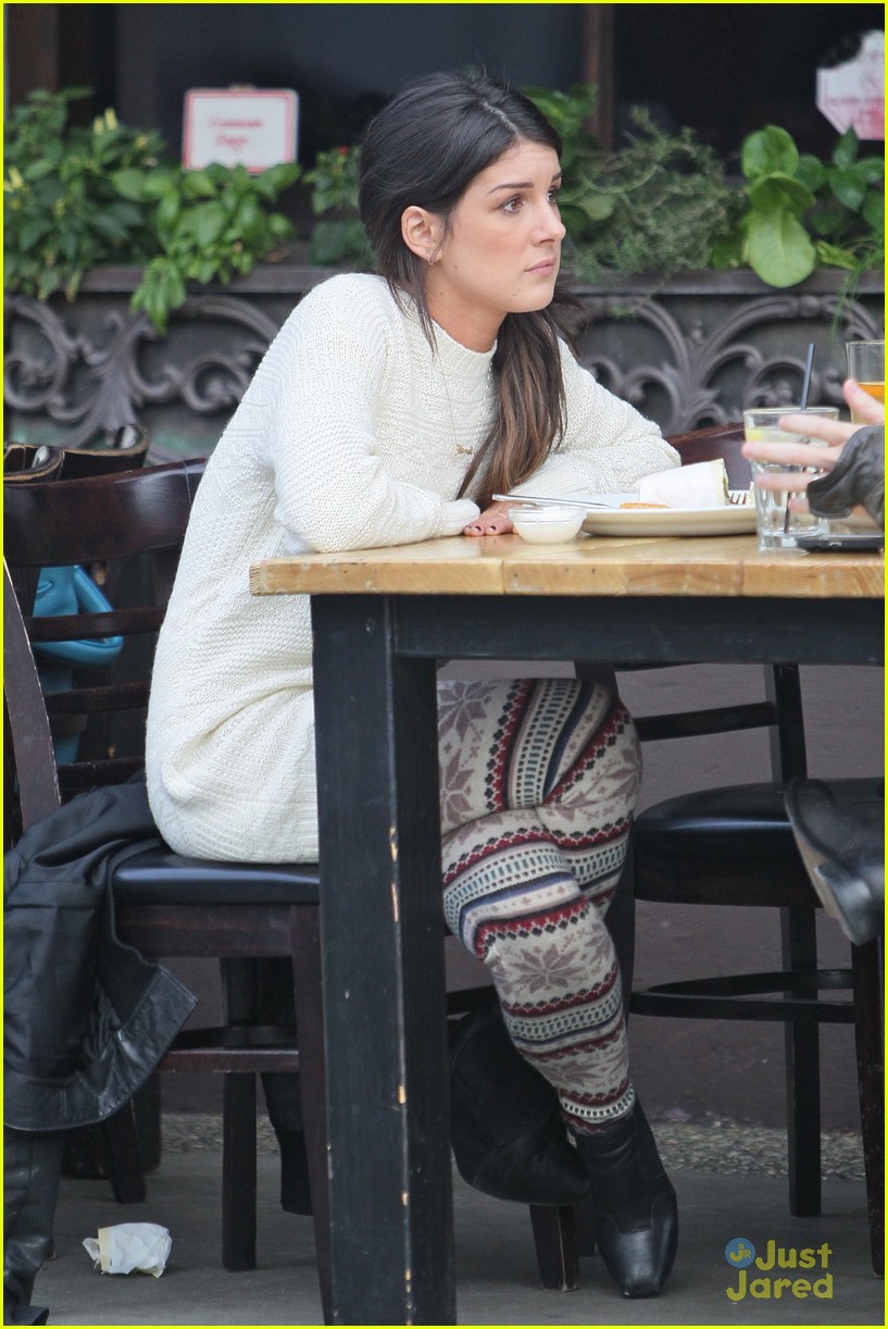 shenae grimes toast lunch 02