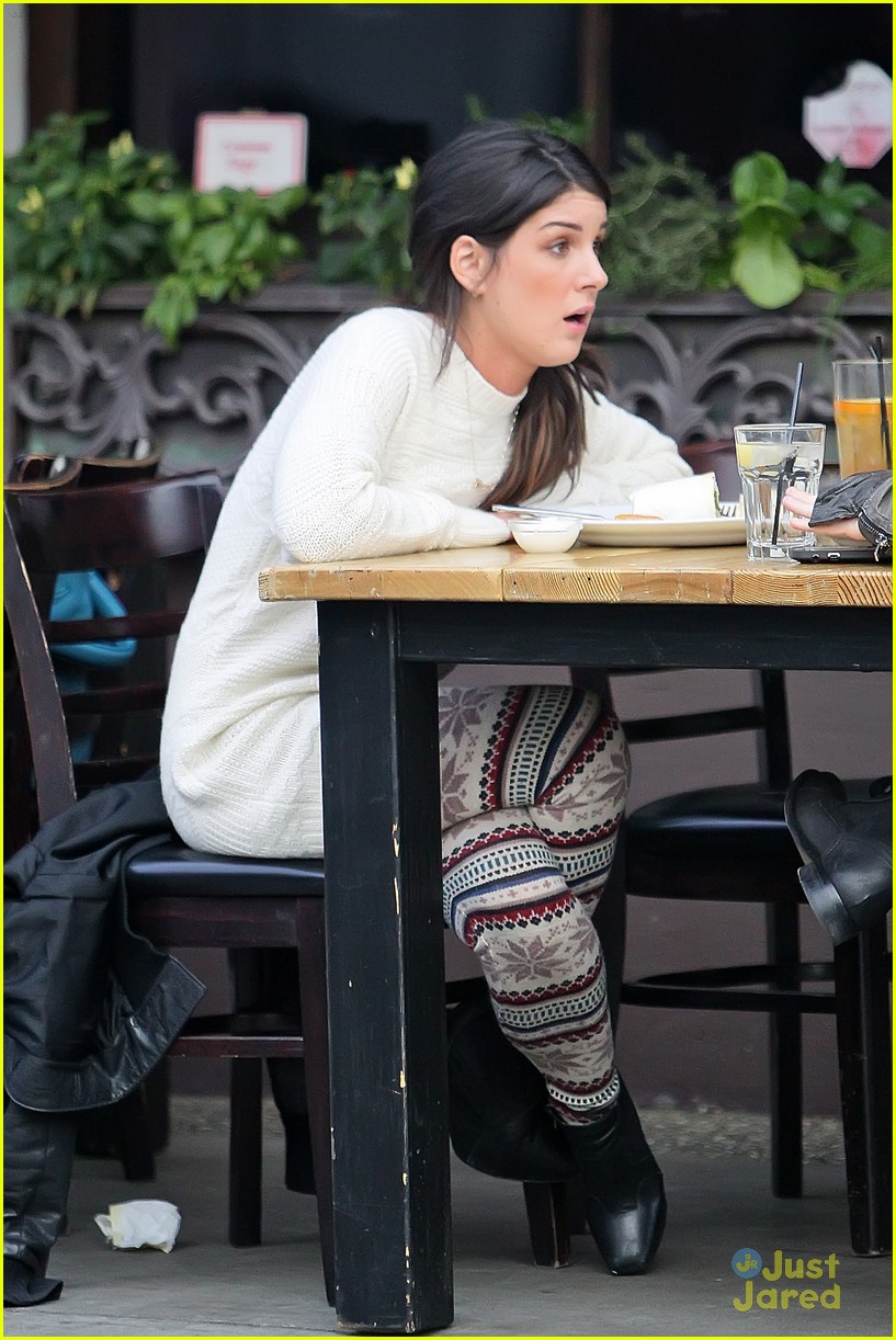 shenae grimes toast lunch 09