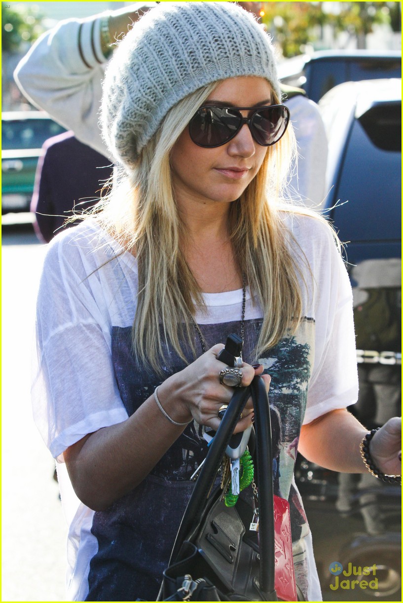 ashley tisdale lace boots shopping 03