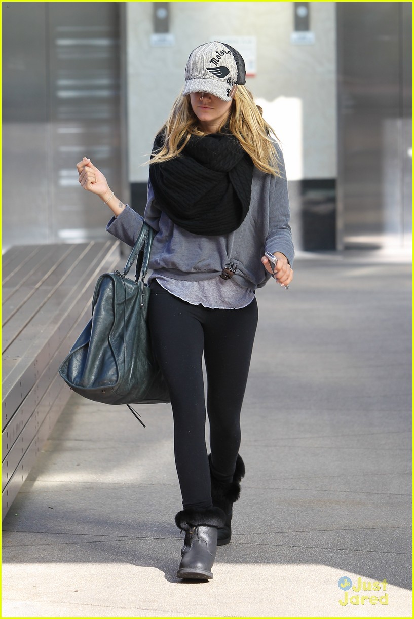 ashley tisdale equinox workout 01