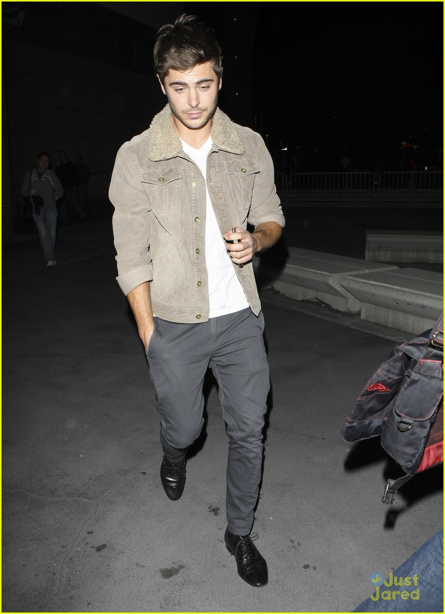 Zac Efron: Lakers Game Guy | Photo 454662 - Photo Gallery | Just Jared Jr.