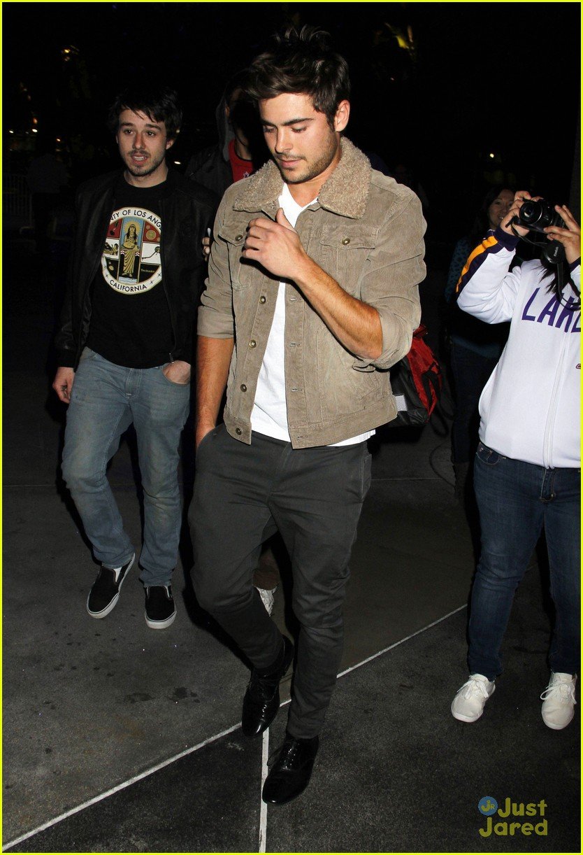 Zac Efron: Lakers Game Guy | Photo 454664 - Photo Gallery | Just Jared Jr.