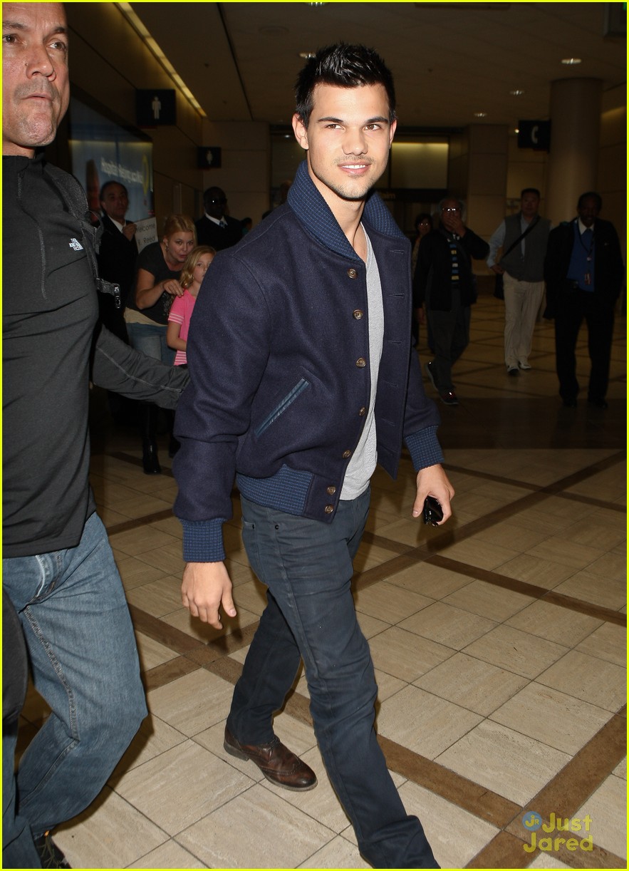 taylor lautner not stetch 01
