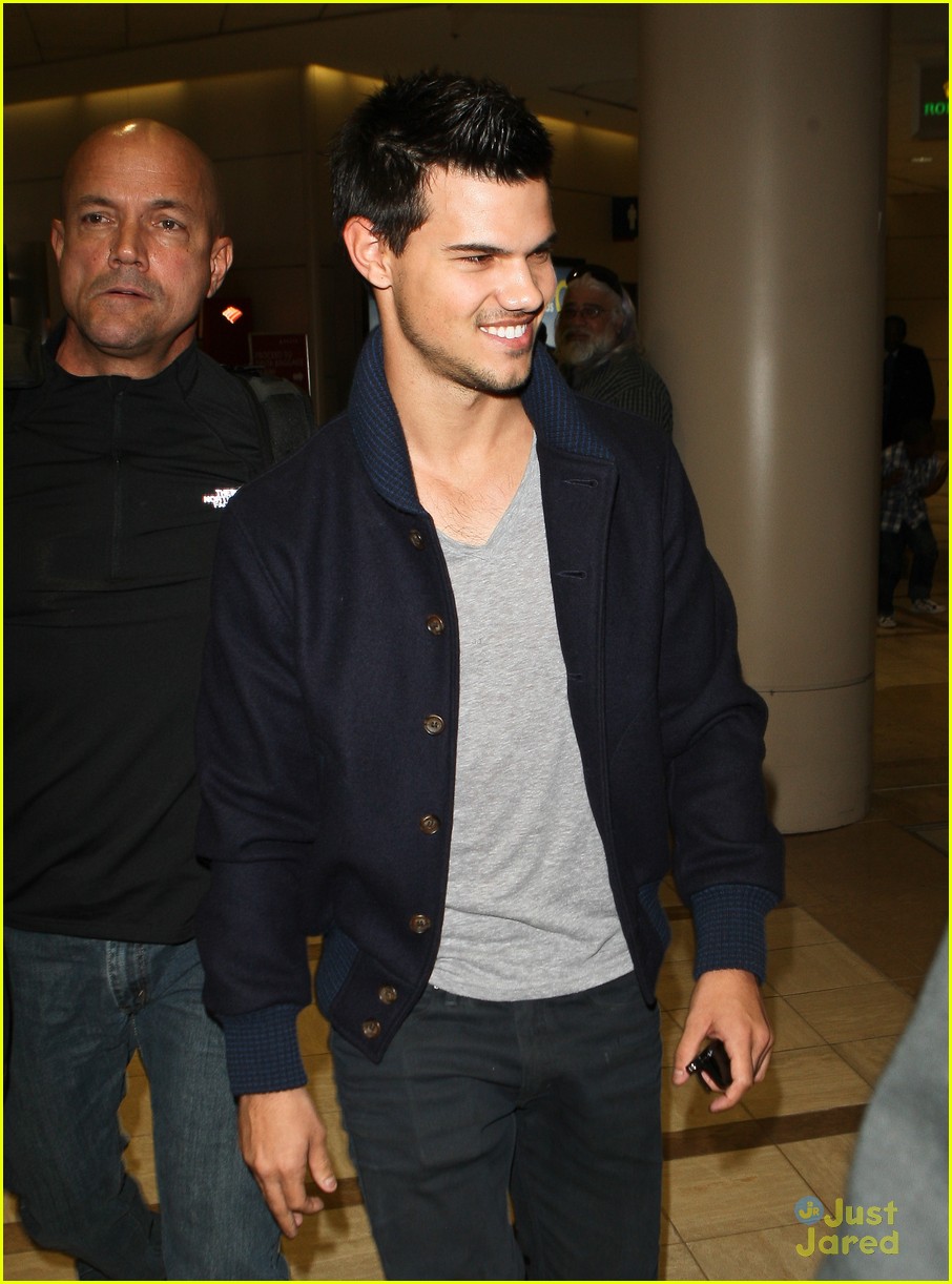 taylor lautner not stetch 02